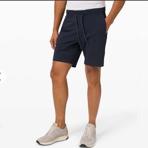 Lululemon men’s bowline short 8” size M
